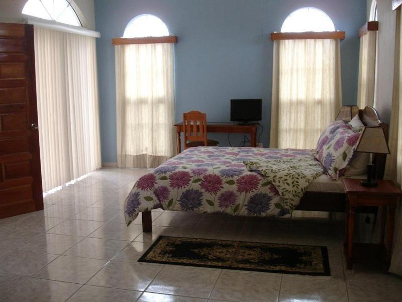Villa San Juan Бельмопан Номер фото